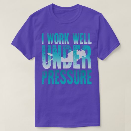Ik werk goed onder druk Scuba-duiker T-shirt (Design voorkant)