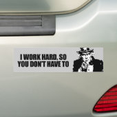 Ik werk hard, dus je hoeft niet bumpersticker (Op auto)