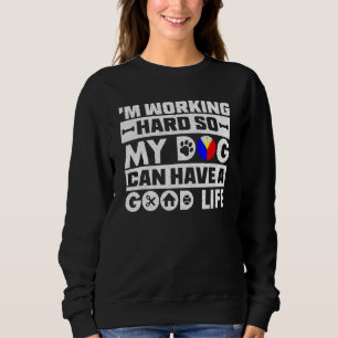 Ik werk hard, dus mijn huisvader krijgt een goede  trui