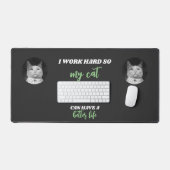 Ik werk hard -  kat foto bureaumat (Keyboard & Muis)
