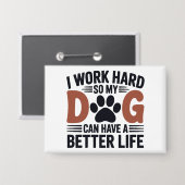 Ik werk hard zodat mijn hond beter leeft - Schatti Button (Voorkant / Achterkant)