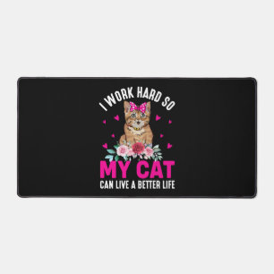 Ik werk hard zodat mijn kat een beter leven kan le bureaumat