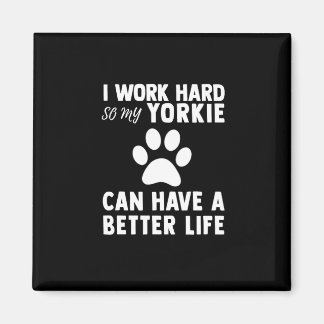 Ik werk hard zodat mijn Yorkie Paw een beter leven Magneet