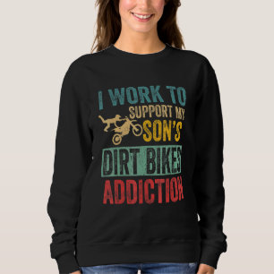 Ik werk om mijn Sons Dirt Bikes Addiction te onder Trui
