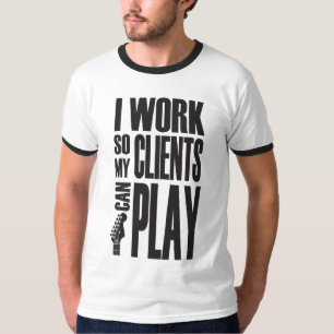 Ik werk zodat klanten kunnen spelen t-shirt