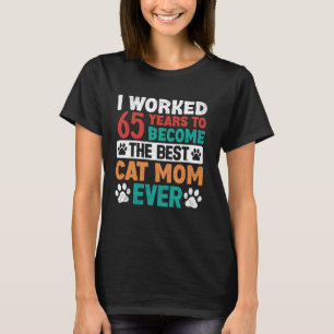 Ik werkte 65 jaar om de beste kattenmoeder te zijn t-shirt