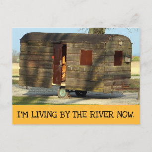 IK WONEN NU AAN DE RIVIER Fun Trailers van Hout Briefkaart