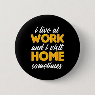 Ik woon op het werk en bezoek soms thuis voor werk ronde button 5,7 cm