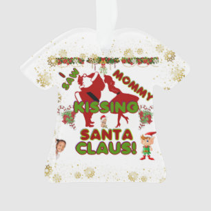IK ZAG MOMMY DIE SANTA CLAUS KISSING! ORNAMENT