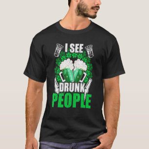 Ik zie dronken mensen die als barkeeper werken t-shirt