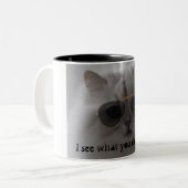 Ik zie wat je daar hebt gedaan. tweekleurige koffiemok (Voorkant links)