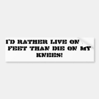 "Ik zou liever op mijn voeten leven dan op mijn kn Bumpersticker