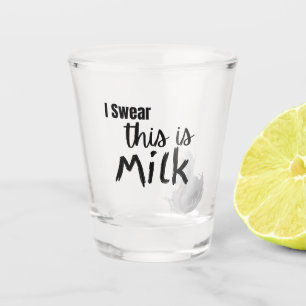 Ik zweer dat dit melk is shot glas