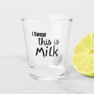 Ik zweer dat dit melk is shot glas