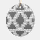 Ikat Aztec Pattern - Donkere en lichte grijs / gri Keramisch Ornament (Links)
