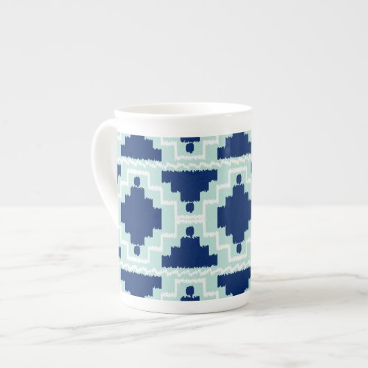 Ikat Aztec Pattern - Indigo en lichtblauw Porselein Kop (Voorkant links)