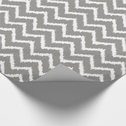 Ikat Chevron Pattern - Zilver grijs / grijs & wit Cadeaupapier (Hoek)