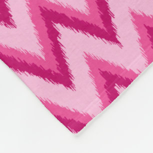 Ikat Chevron Stripes - Fuchsia and Bleek roze Fleece Deken