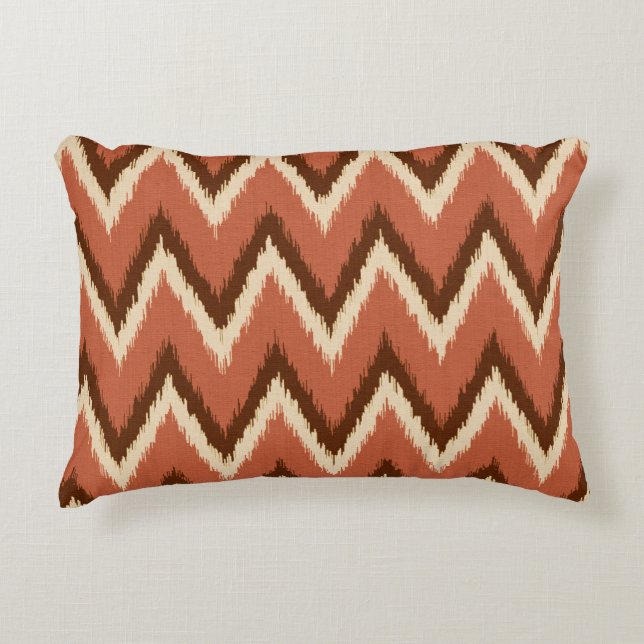 Ikat Chevron Stripes - Rust, bruin en beige Decoratief Kussen (Voorkant)
