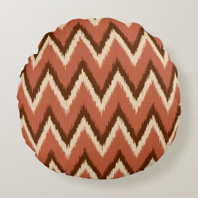 Ikat Chevron Stripes - Rust, bruin en beige Rond Kussen (Voorkant)