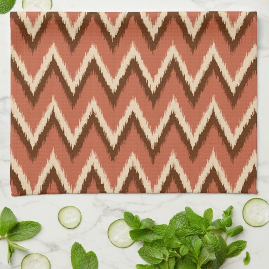 Ikat Chevron Stripes - Rust, bruin en beige Theedoek (Gevouwen)