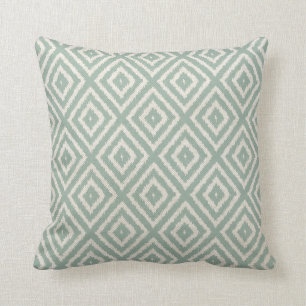 Ikat Diamond Pattern in Seafoam Green Kussen