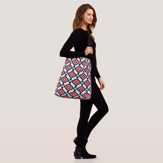 Ikat Pattern - Donkerrood, zwart en wit Crossbody Tas (Op model)