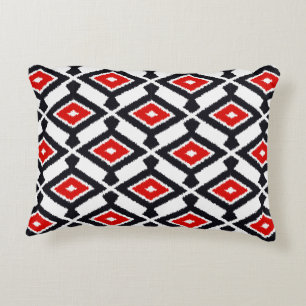 Ikat Pattern - Donkerrood, zwart en wit Decoratief Kussen