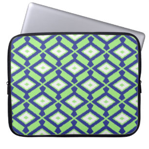 Ikat Pattern - Green, Indigo Blue en White Laptop Sleeve