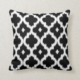 Ikat Quatrefoil Pattern Black and White Kussen