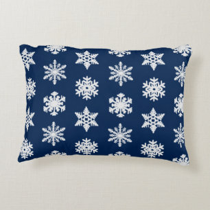 Ikat Snowflakes - White en Dark Navy Blue Accent Kussen