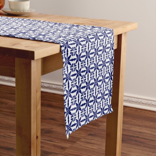 Ikat Star Pattern, Navy Blue en White Korte Tafelloper (Voorbeeld)
