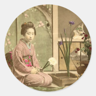 Ikebana - Mooie Kimono-meisjes die bloemen regelen Ronde Sticker