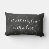 Il a tout commencé par un coussin de baiser (Verso)