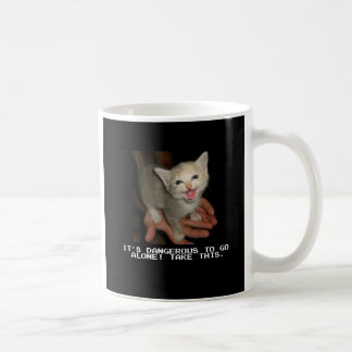 Il est dangereux d'aller seule tasse de café