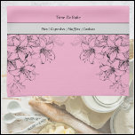 Il est temps de cuire une serviette de cuisine ros<br><div class="desc">Laissez-vous inspirer par cette serviette de cuisine élégante rose bébé. Faites-le vous-même avec une liste de vos gâteries préférées ou une citation à la cuisson pour rendre cela vraiment unique. Complétez le look avec l'tablier correspondant et le set de mitt du four de la collection Time to Bake!</div>