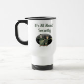 Il est tout au sujet de tasse de sécurité (Gauche)