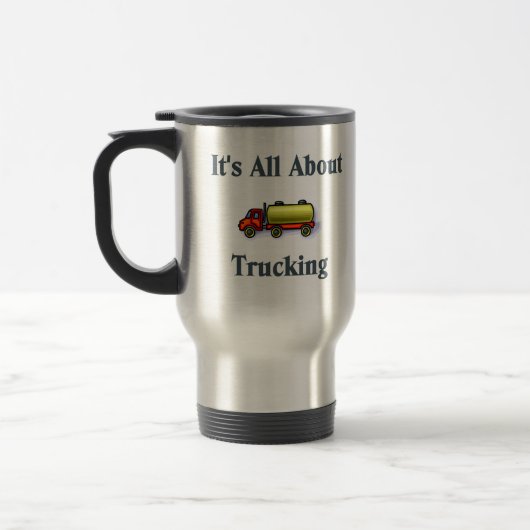 Il est tout au sujet du camionnage. Tasse de (Gauche)