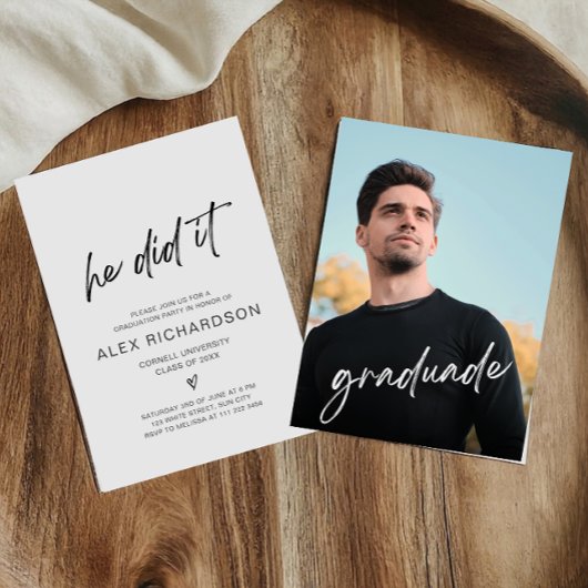 Il L'A Fait Graduation Photo Invitation