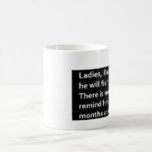 Il le fixera tasse de café (Centre)