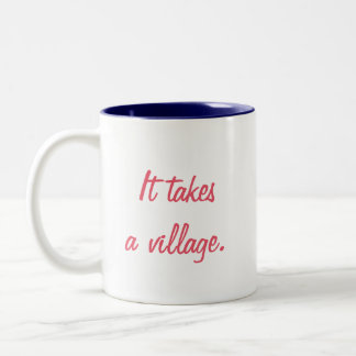 Il prend une tasse de café de village