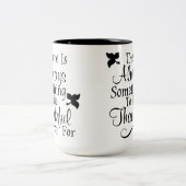 Il Y A Toujours Quelque Chose À Remercier Pour Mug (Centre)