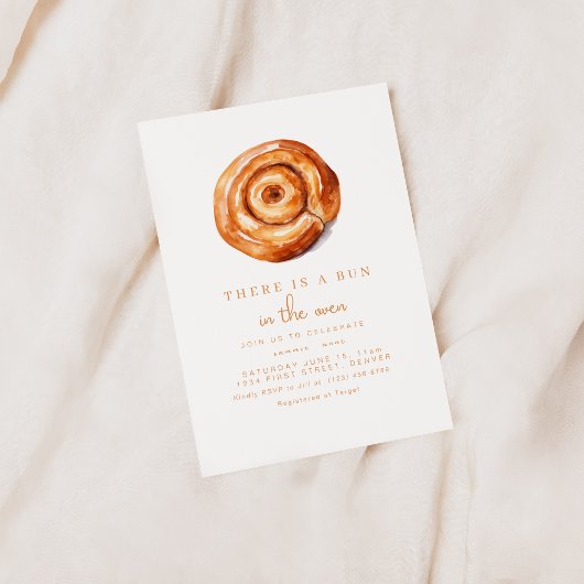 Il Y A Un Bun Dans Le Four Baby shower Invitation