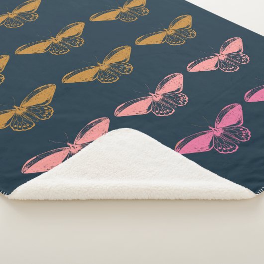 Illustratie van de  roze vlinder bevestigen sherpa deken (3/4)