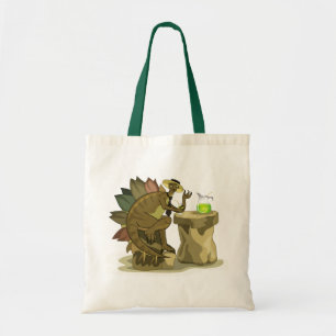 Illustratie van een stegosaurus die een drankje Dr Tote Bag