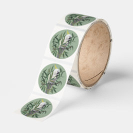 Illustratie van zwavelkuifkaketoe in boom ronde sticker