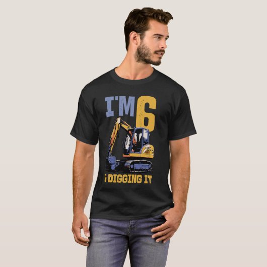 IM 6 en graven het graafmachine kinderen verjaarda T-shirt (Voorkant volledig)
