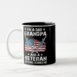 Im A Dad Grandpa and a Veteran USA Flag Veteran Fa Tweekleurige Koffiemok