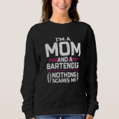 I'm A Mom & Bartender Nothing Scares Me Bartender Trui (Voorkant)