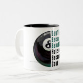 Im Beauful Im Good 8 Ball Tweekleurige Koffiemok (Voorkant links)